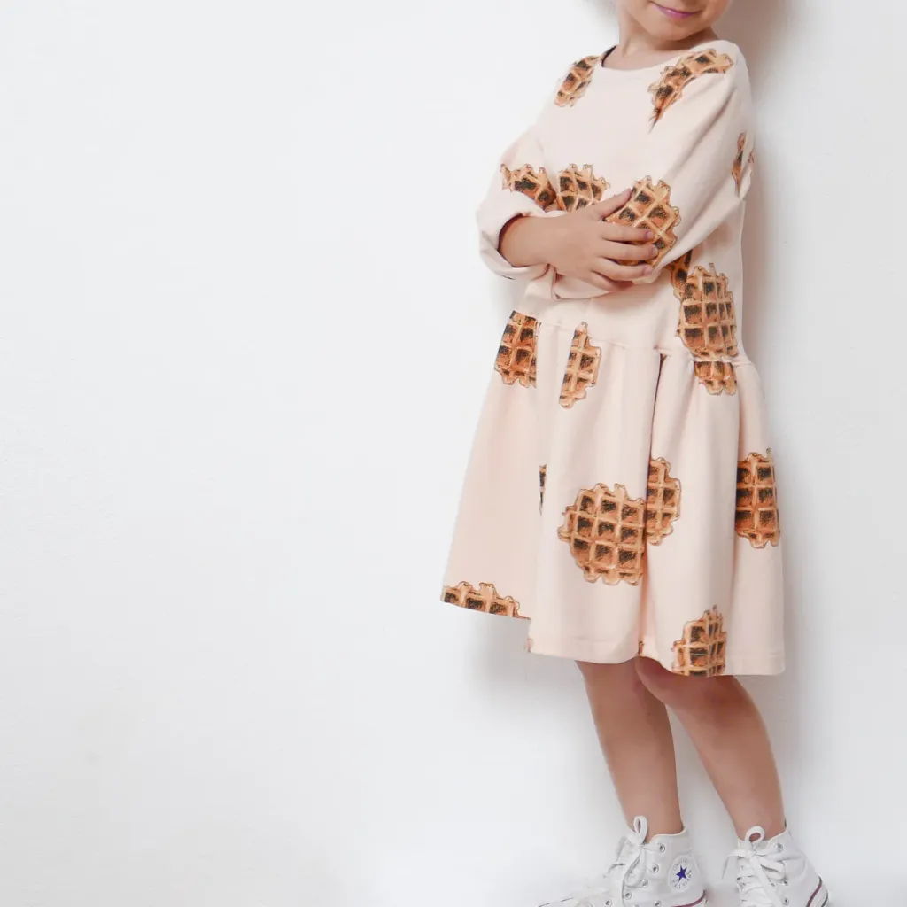 Ikatee - Patron Couture Enfant Robe "Helsinki Kids" du 3 au 12 ans 16.webp
