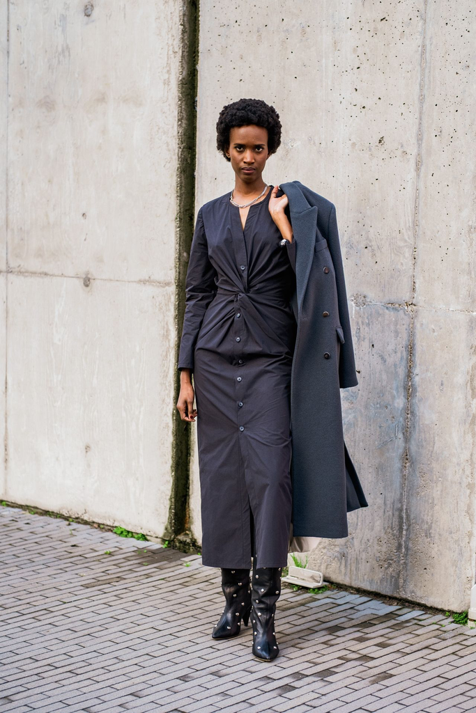 Fibre Mood – Tissu Popeline de Coton Lavé « Milena » Uni Couleur Noir 3.webp