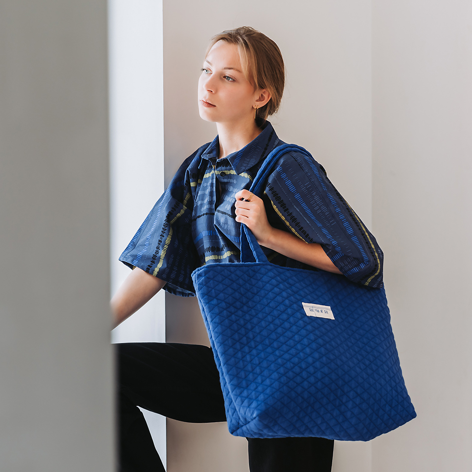 See You at Six – Tissu Coton Imprimé « Sound Waves » Bleu Océana 3.webp