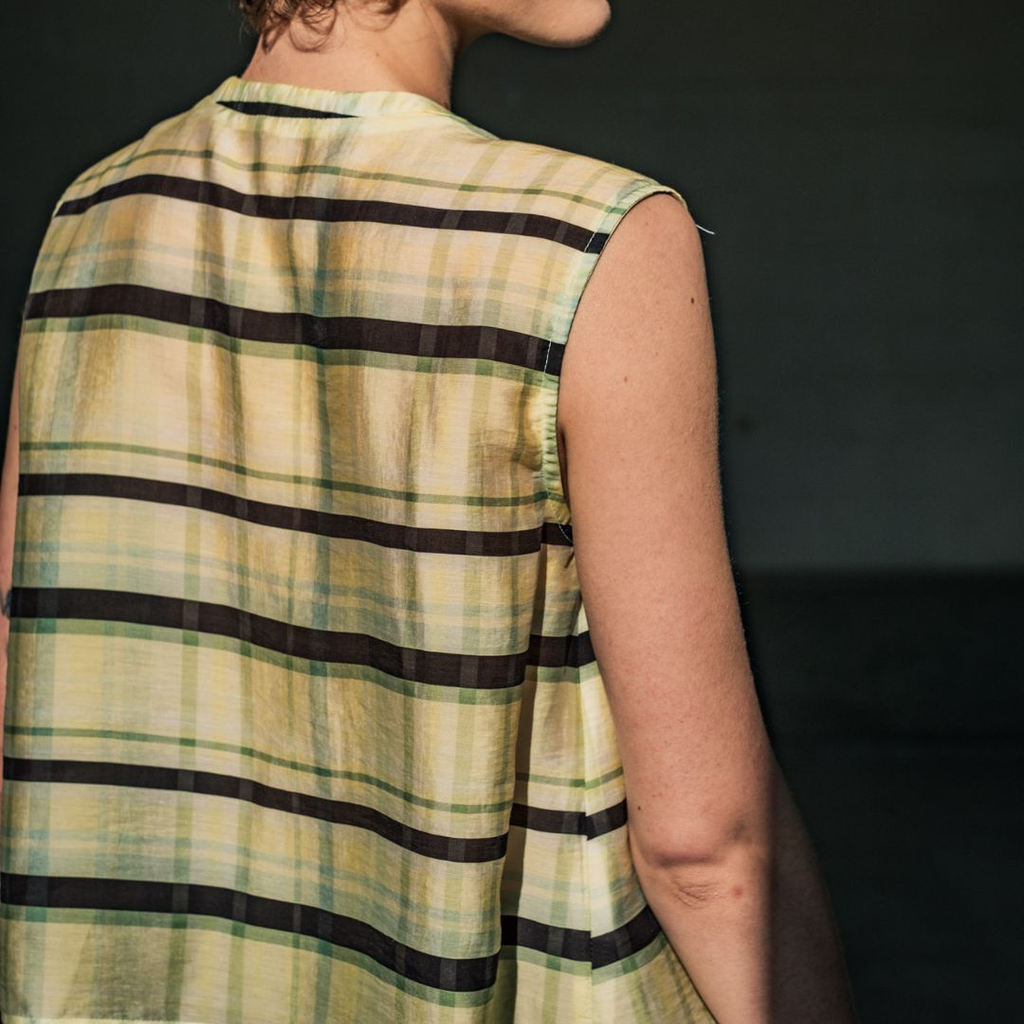 Fibre Mood – Tissu Voile de Tencel et Nylon à Carreaux «Rima» Vert - 7.webp