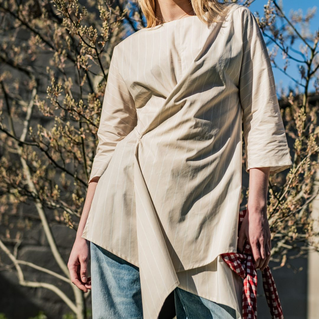 Fibre Mood - Tissu Popeline de Coton "Bryn" Imprimé Rayures Blanches sur le Fond Beige 6.webp