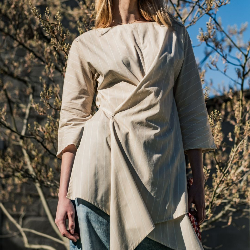 Fibre Mood - Tissu Popeline de Coton "Bryn" Imprimé Rayures Blanches sur le Fond Beige 5.webp