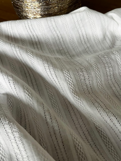 My Dress Made – Tissu Broderie "Iris"Uni Blanc 4.webp