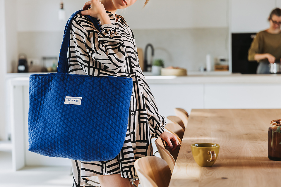 See You at Six – Tissu Maille Matelassé Piqué Uni Bleu Surf the Web 3.webp