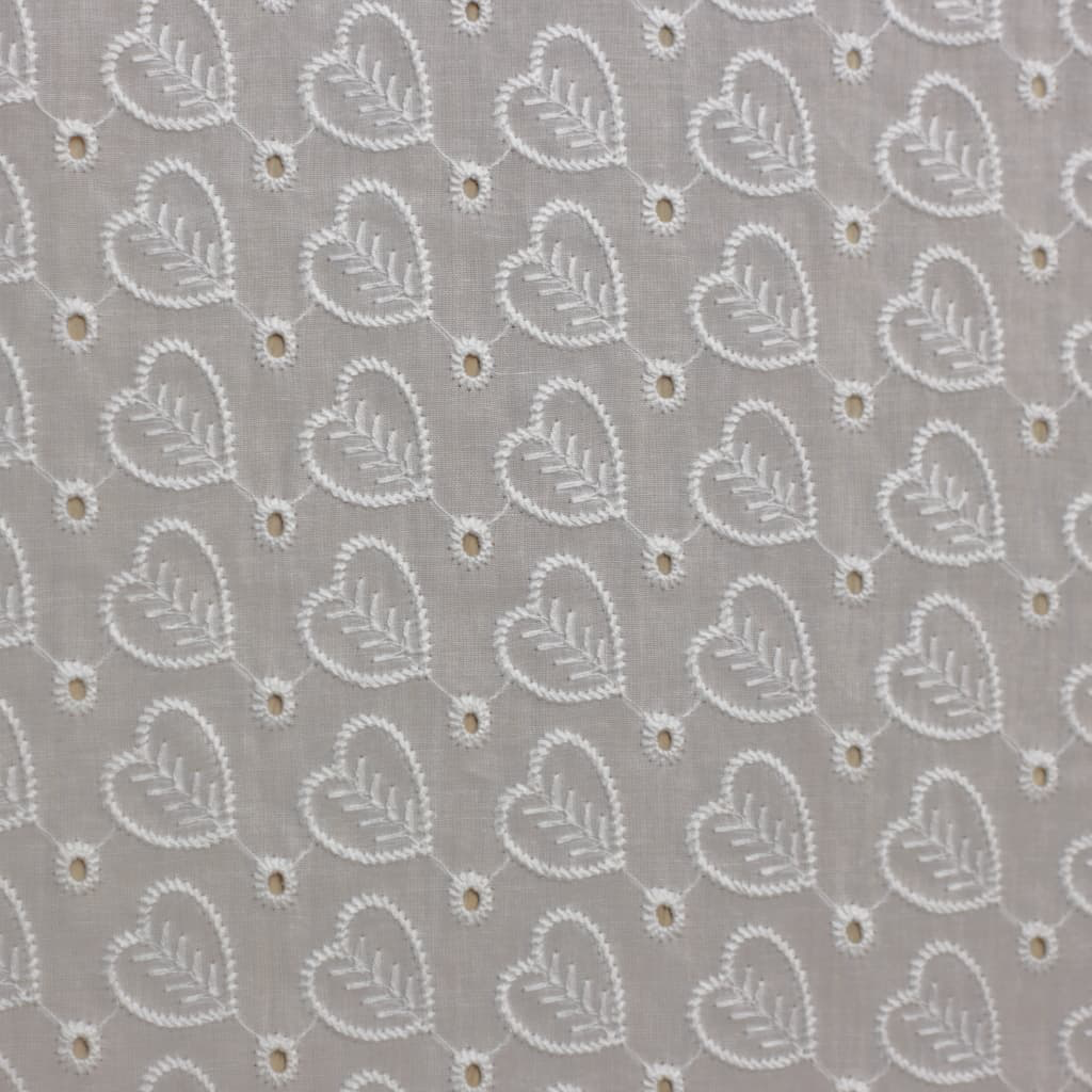 Sélection Coup de Coudre – Tissu Broderie Anglaise Ajouré à Motif Coeurs et Bords Festonnés 2.webp