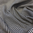 Sélection Coup de coudre – Tissu Denim de Coton Stretch Rayures Blanches sur le Fond Gris Anthracite 3.webp