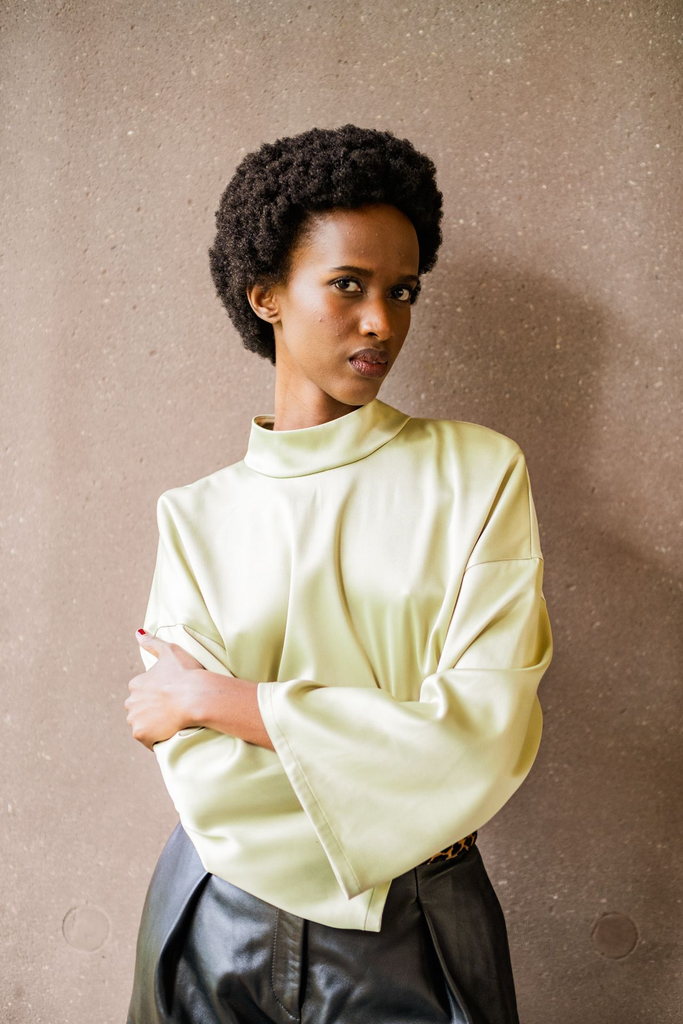 Fibre Mood – Tissu Satin «Samira» Uni Couleur Citron Vert 2.webp