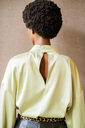 Fibre Mood – Tissu Satin «Samira» Uni Couleur Citron Vert 3.webp