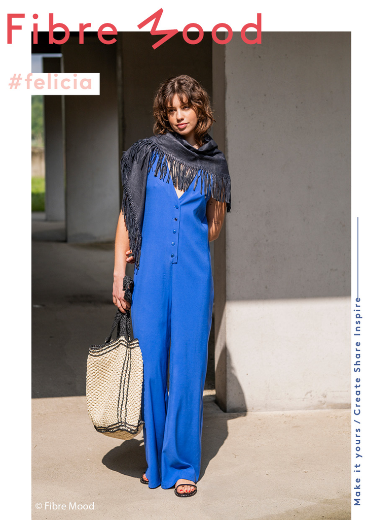 Fibre Mood – Tissu Satin de Viscose « Felicia » Couleur Bleu Profond 4.webp