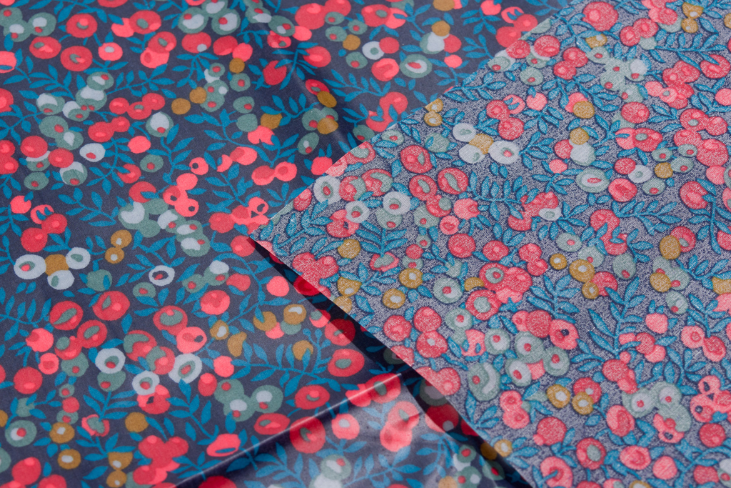 Liberty Fabrics – Coupon Tissu Enduit Wiltshire Bleu Marine - 50 x 65 cm 2.webp