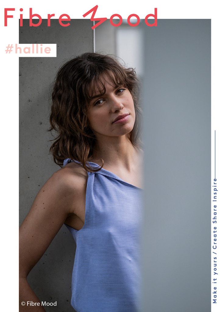 Fibre Mood – Tissu Jacquard de Viscose Satiné « Hallie » Couleur Bleu Lavande Aux Fines Rayures 2.webp