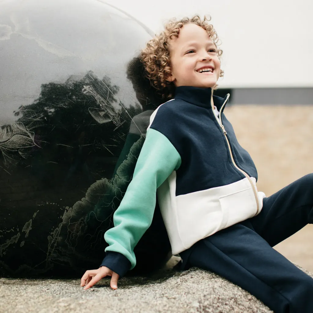 Ikatee - Patron Couture Enfant Sweat Zippé "Liverpool" du 3 au 12 ans 15.webp