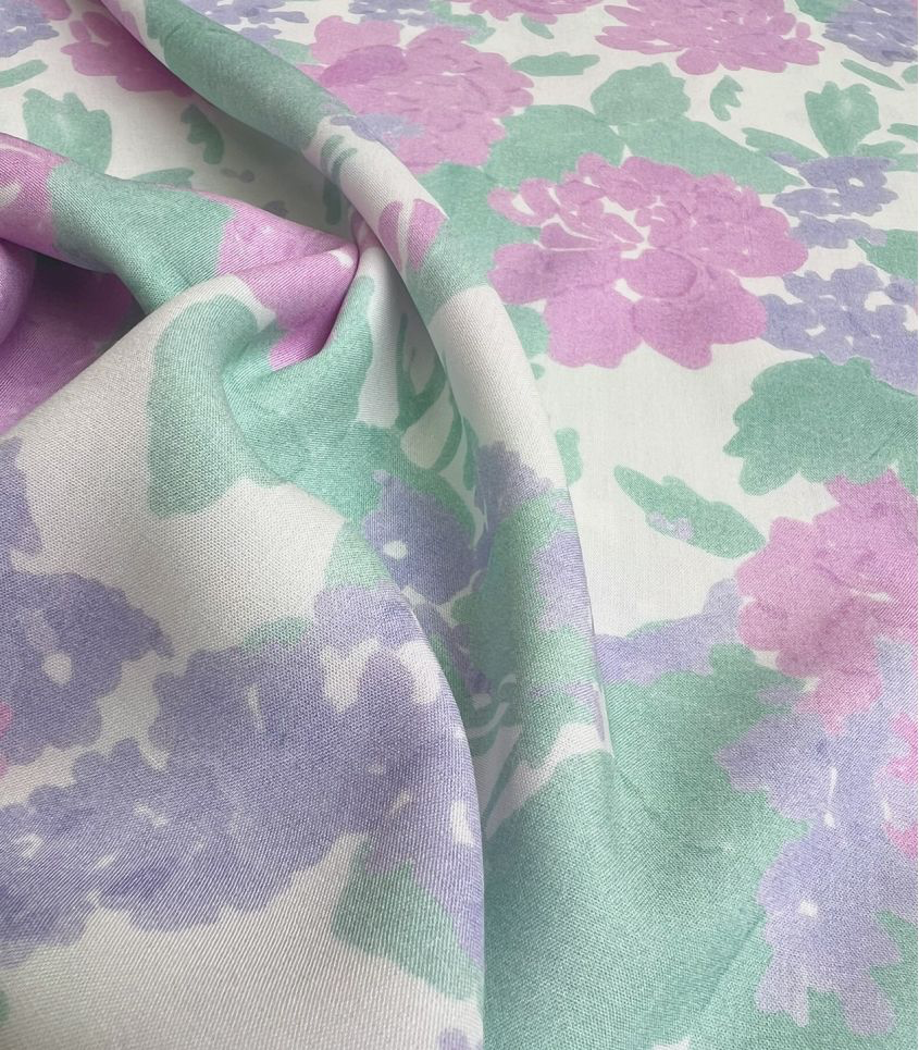 Singulière par Cousette – Tissu Viscose Imprimé « Pivoines Parmes » - 10 cm