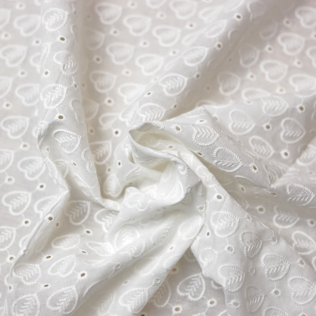 [47419] Sélection Coup de Coudre – Tissu Broderie Anglaise Ajouré à Motif Coeurs et Bords Festonnés - 10 cm